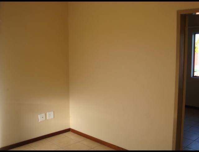 2 BEDROOM PROPERTY TO RENT IN DIE BULT